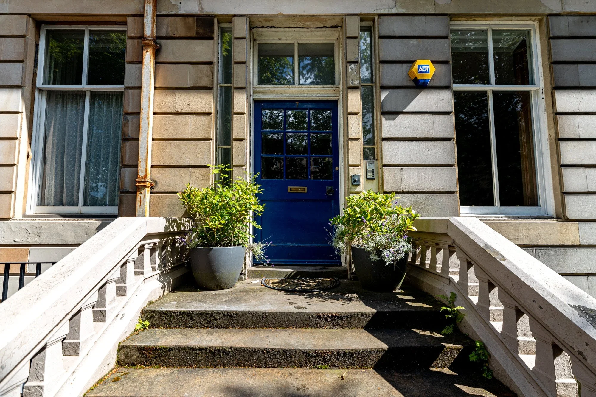 Flat Buckingham Terrace in Glasgow