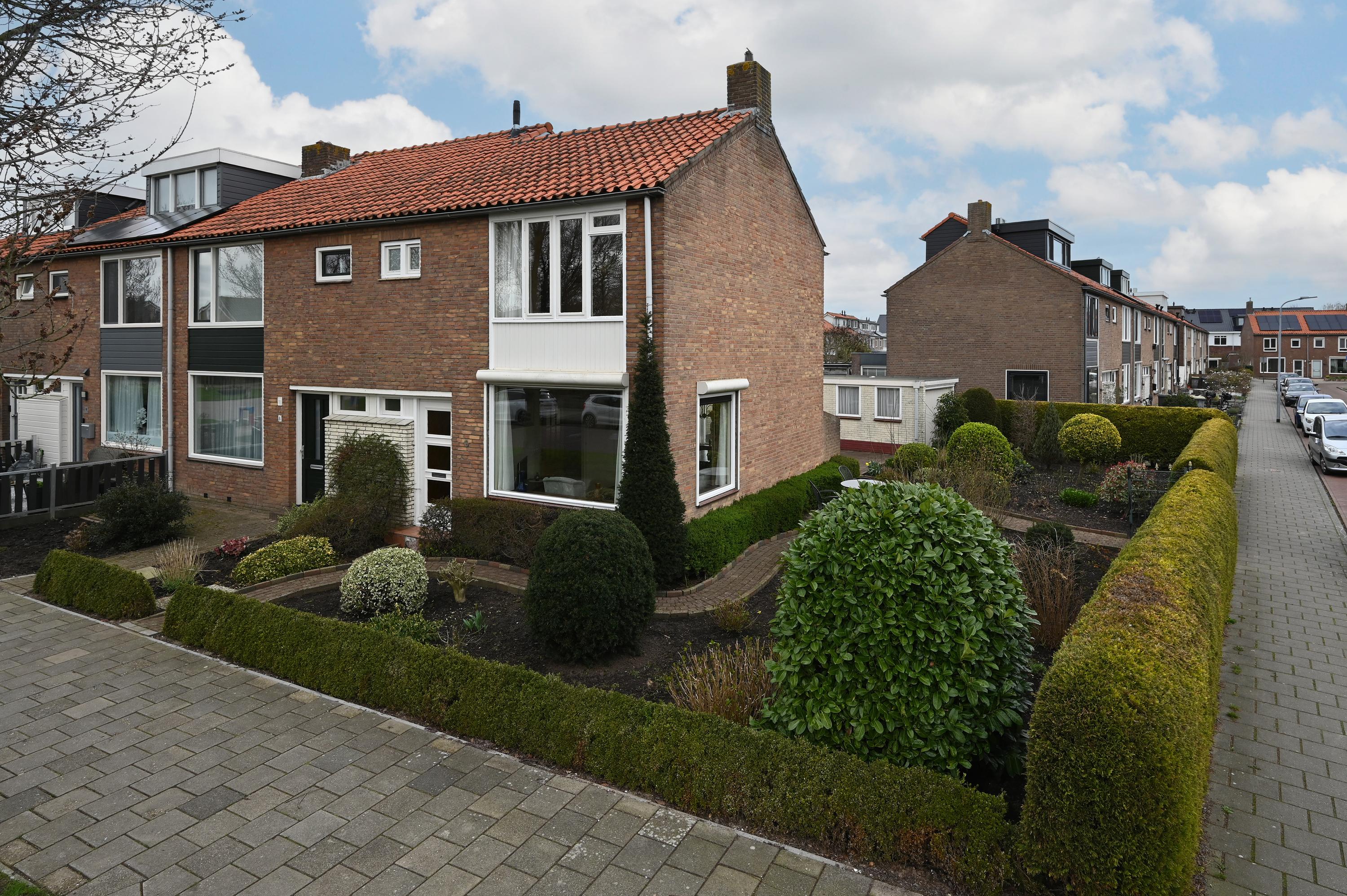 Huis Anjerlaan 6 in De Kwakel