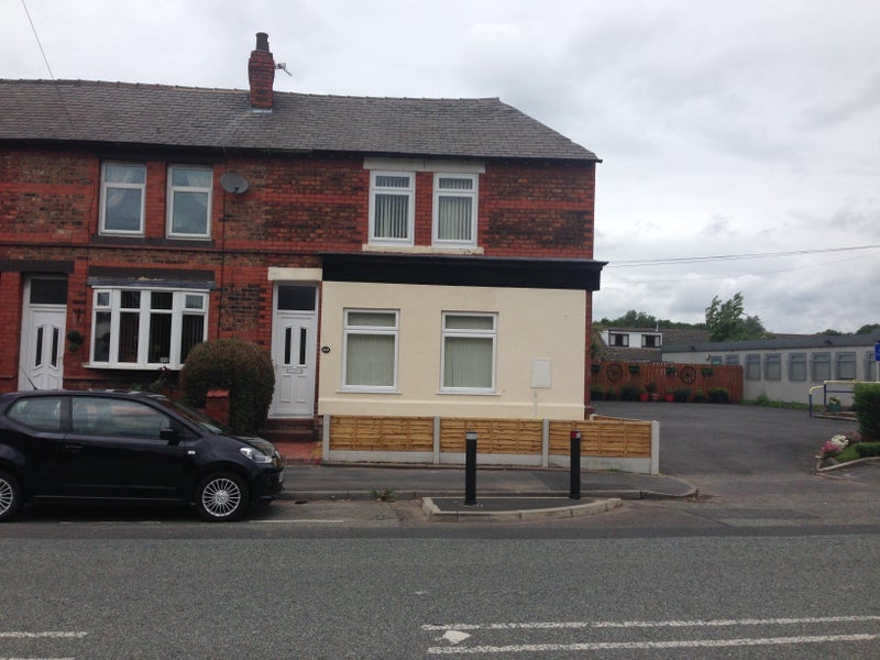 Room Old Liverpool Road in Warrington