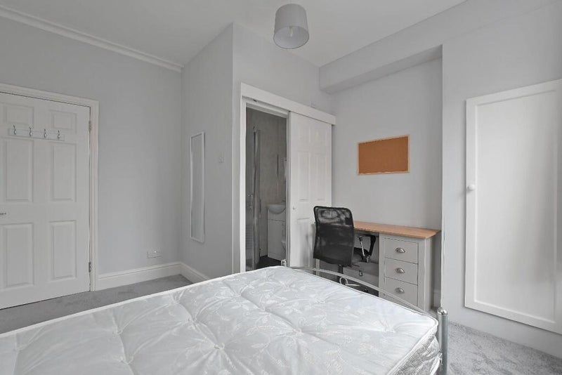 Room Spring House Road in Sheffield