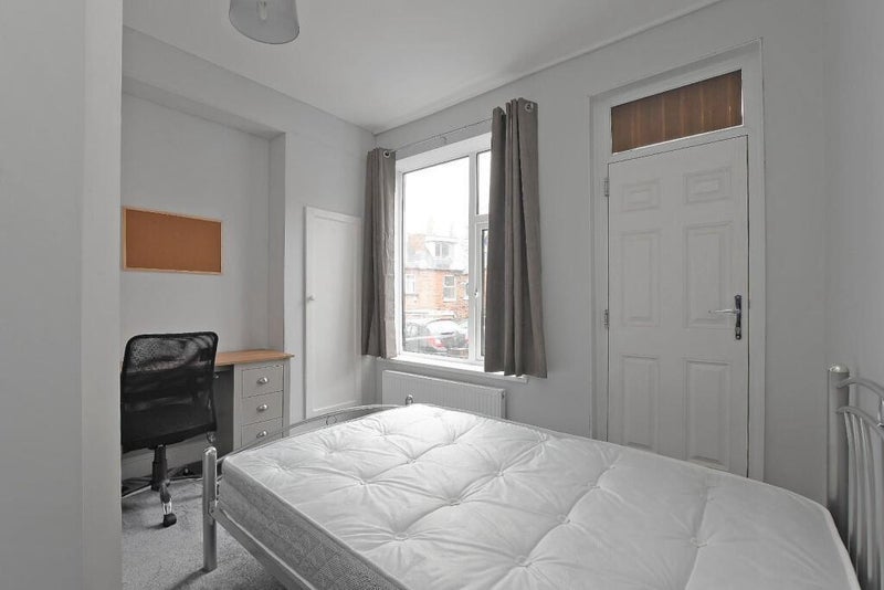 Room Spring House Road in Sheffield