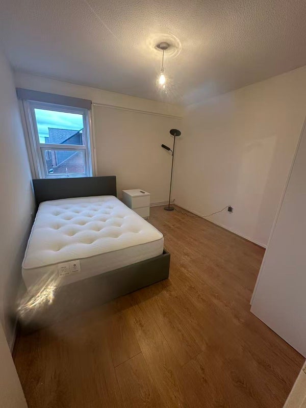 Room Tash Place in Greater London