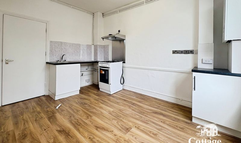 Flat Saint Thomas's Road in Greater London