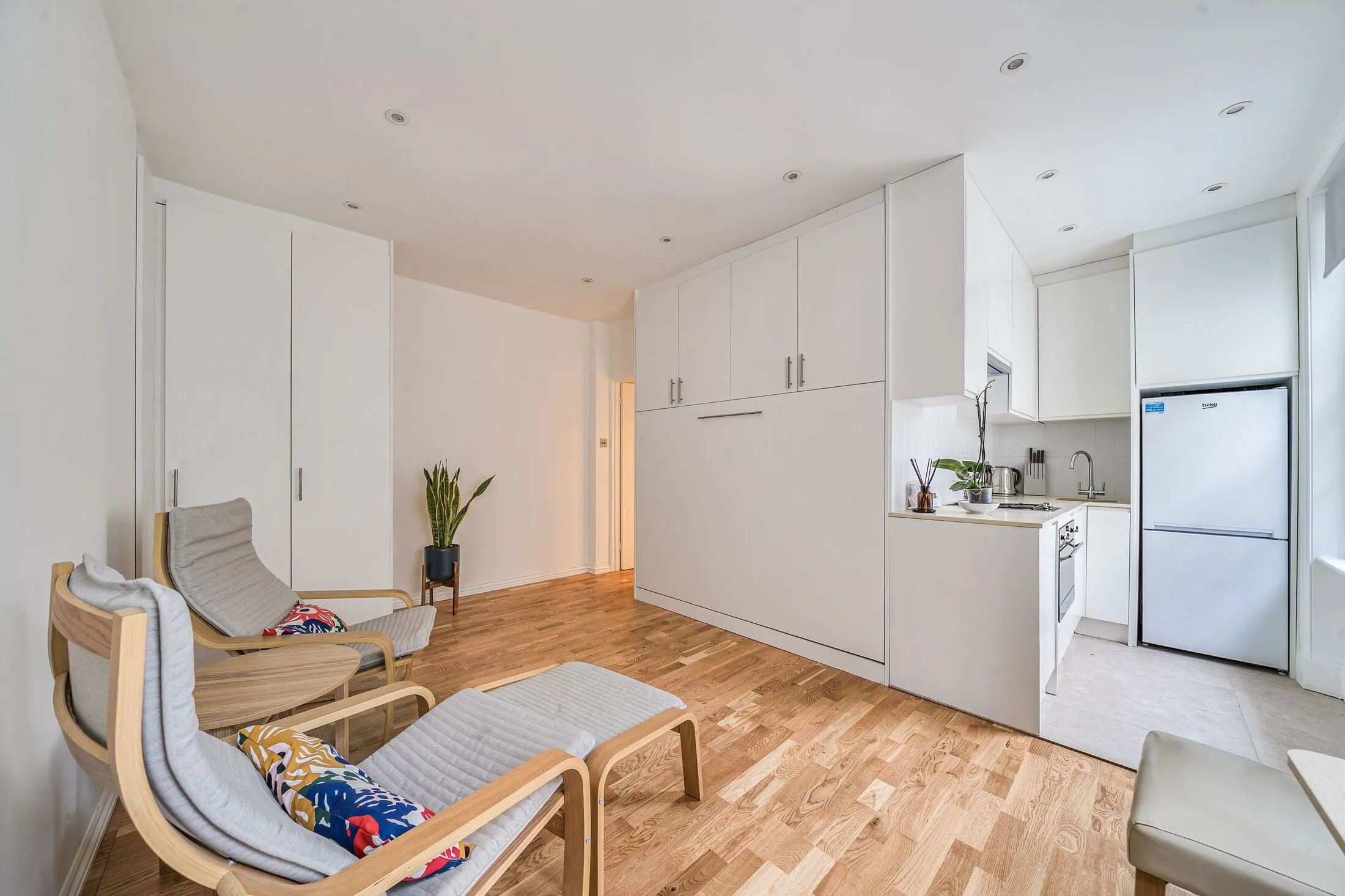 Flat Charlwood Street in City of Westminster