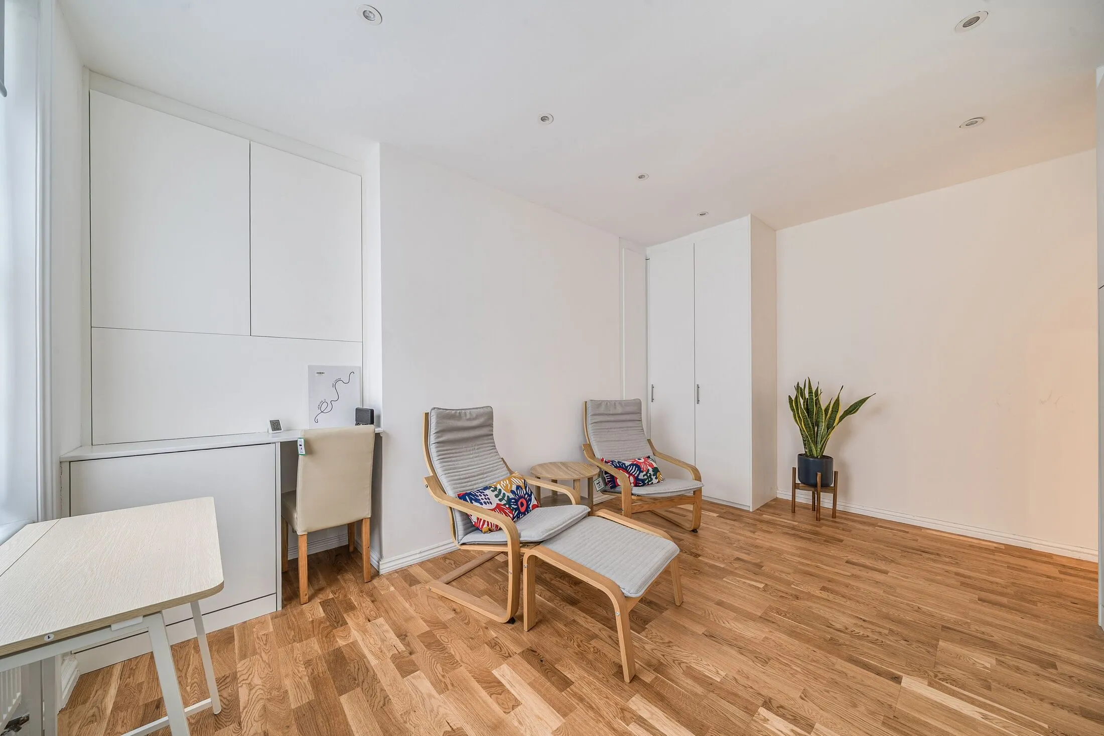 Flat Charlwood Street in City of Westminster