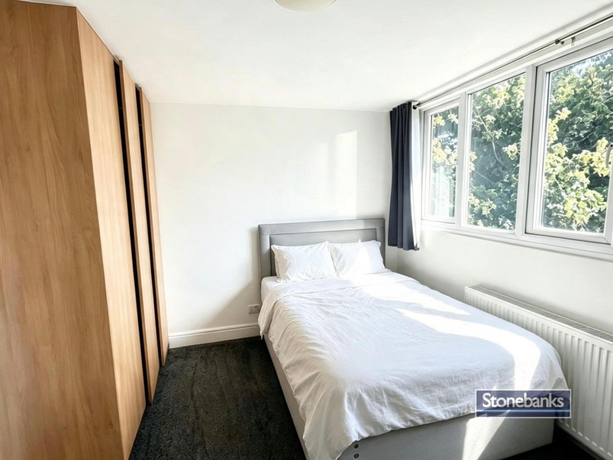 Room Barchester Close in Greater London
