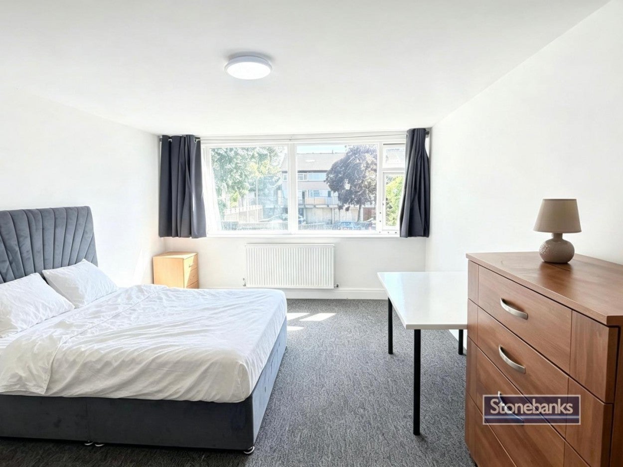 Room Barchester Close in Greater London