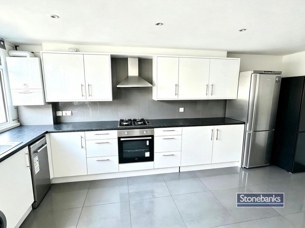 Room Barchester Close in Greater London