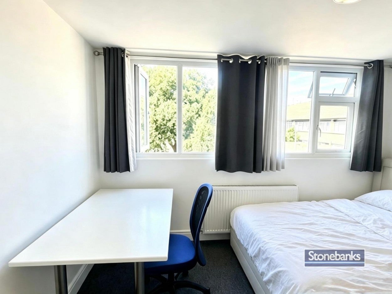 Room Barchester Close in Greater London