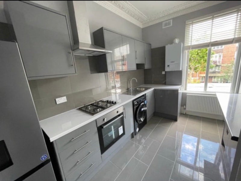 Room Nunhead Lane in Greater London