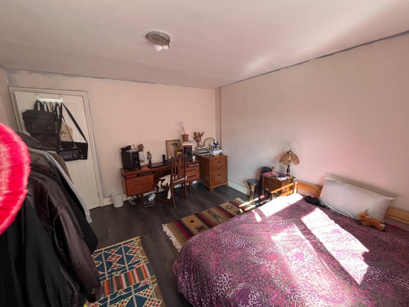 Room Nunhead Lane in Greater London