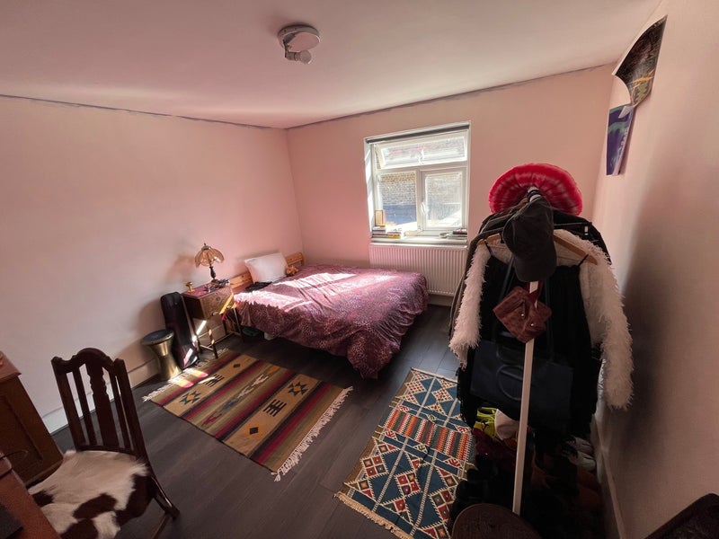 Room Nunhead Lane in Greater London