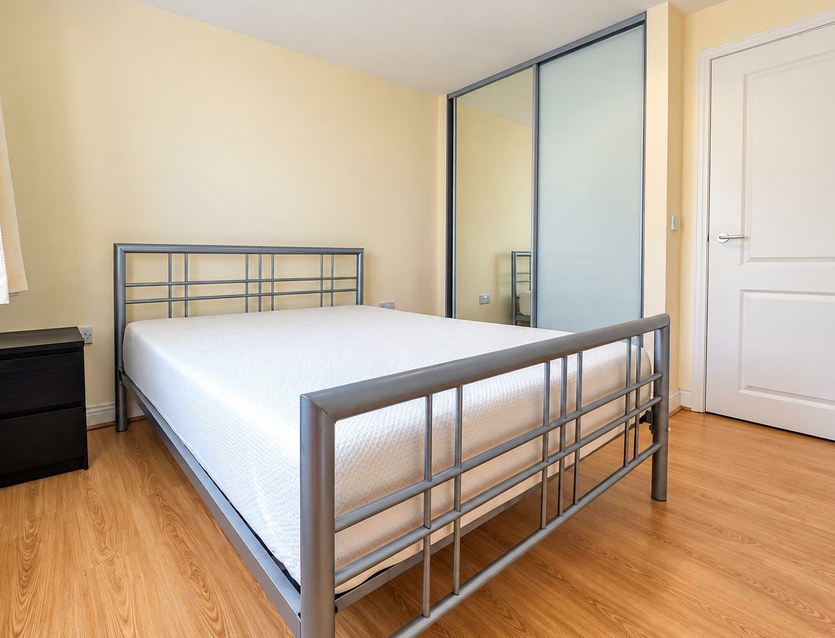 Flat Hardy Mews in Greater London
