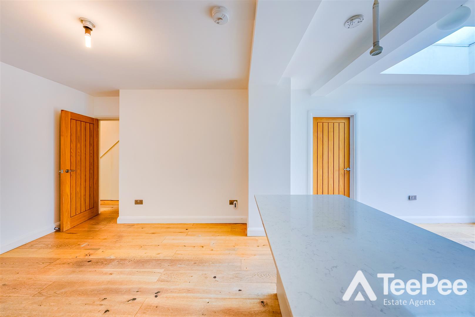 Flat Oakwood Avenue in Greater London