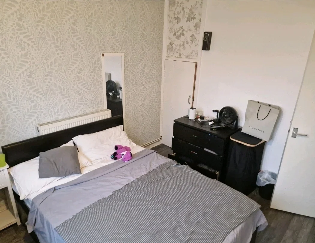Room Devonshire Court in Greater London