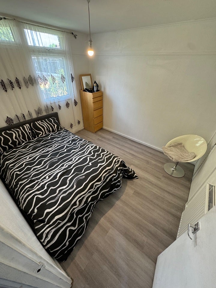 House Birch Close in Greater London