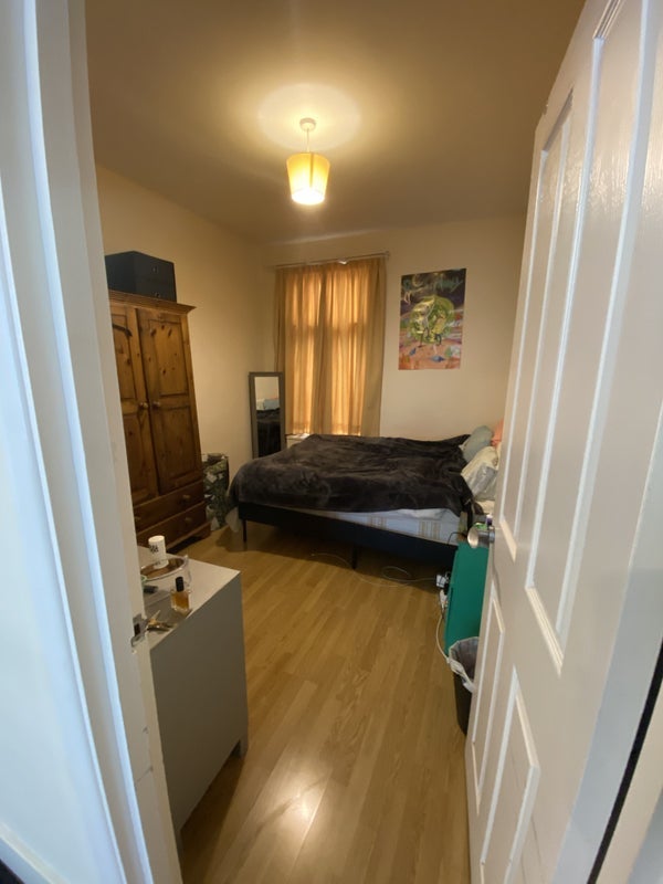 Room St Ann's Road in Greater London