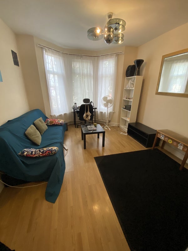 Room St Ann's Road in Greater London