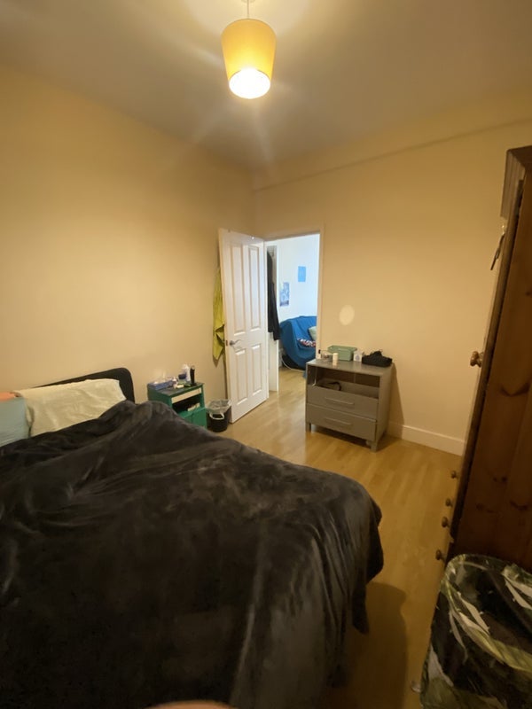 Room St Ann's Road in Greater London