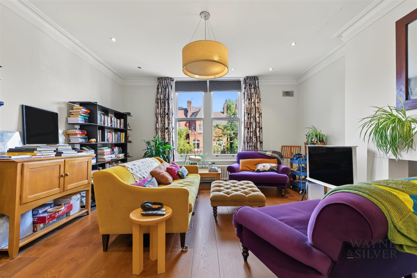Flat Greencroft Gardens in Greater London