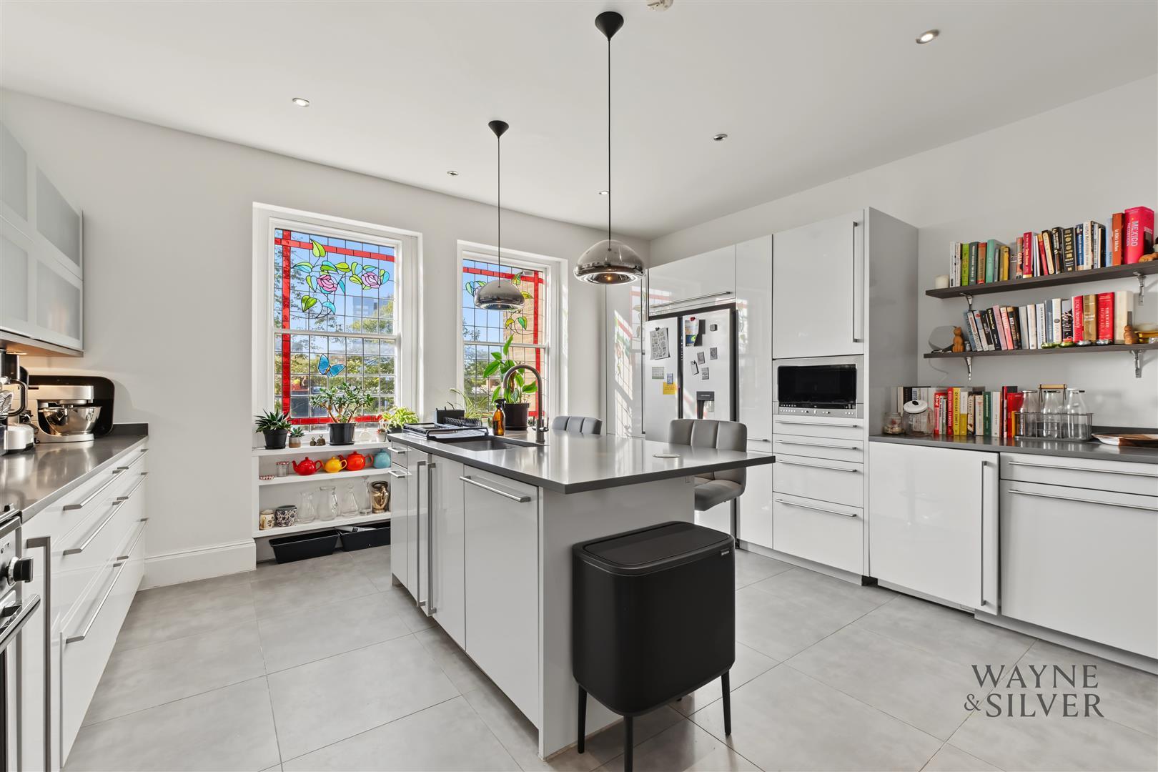 Flat Greencroft Gardens in Greater London