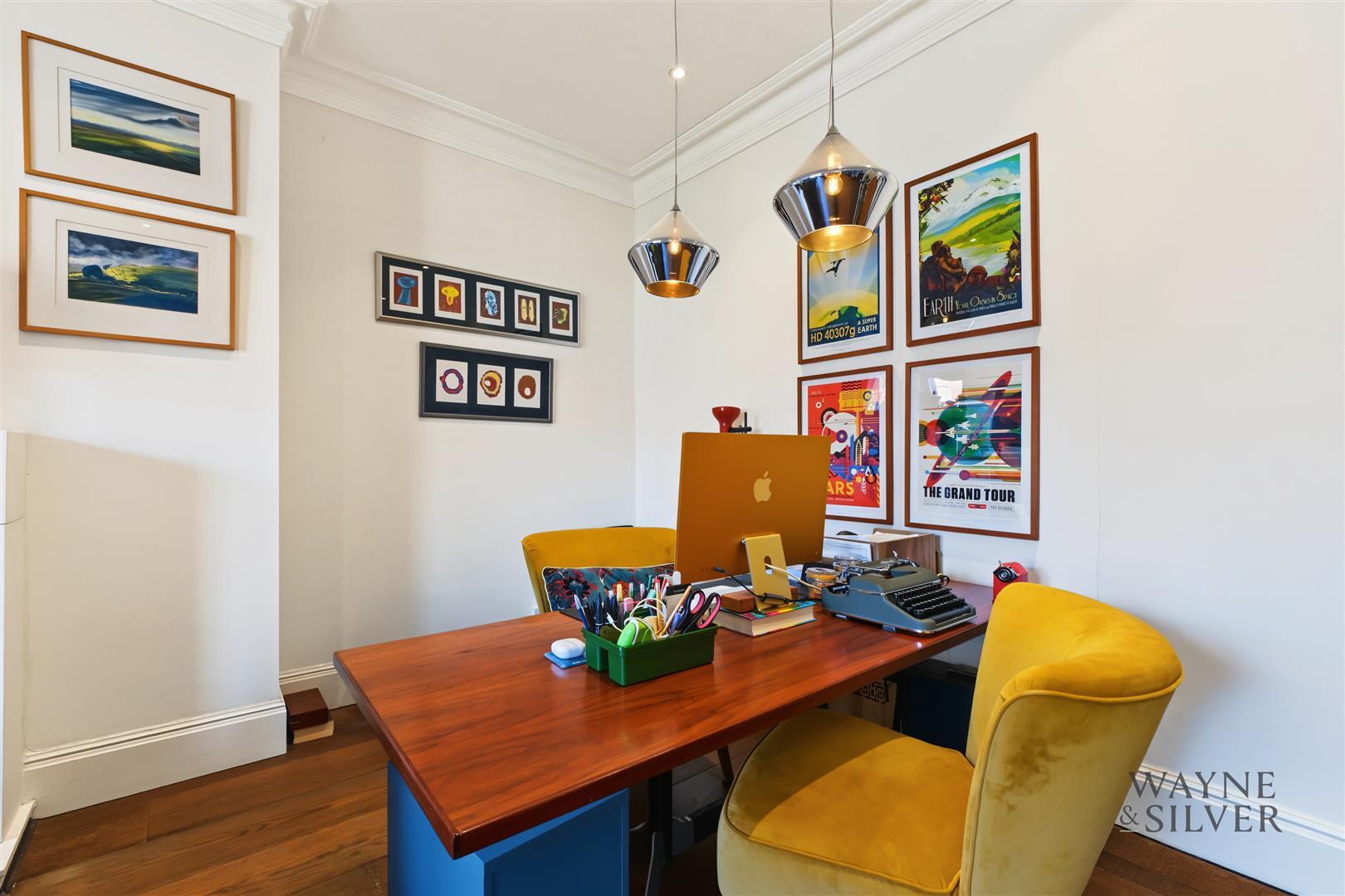 Flat Greencroft Gardens in Greater London