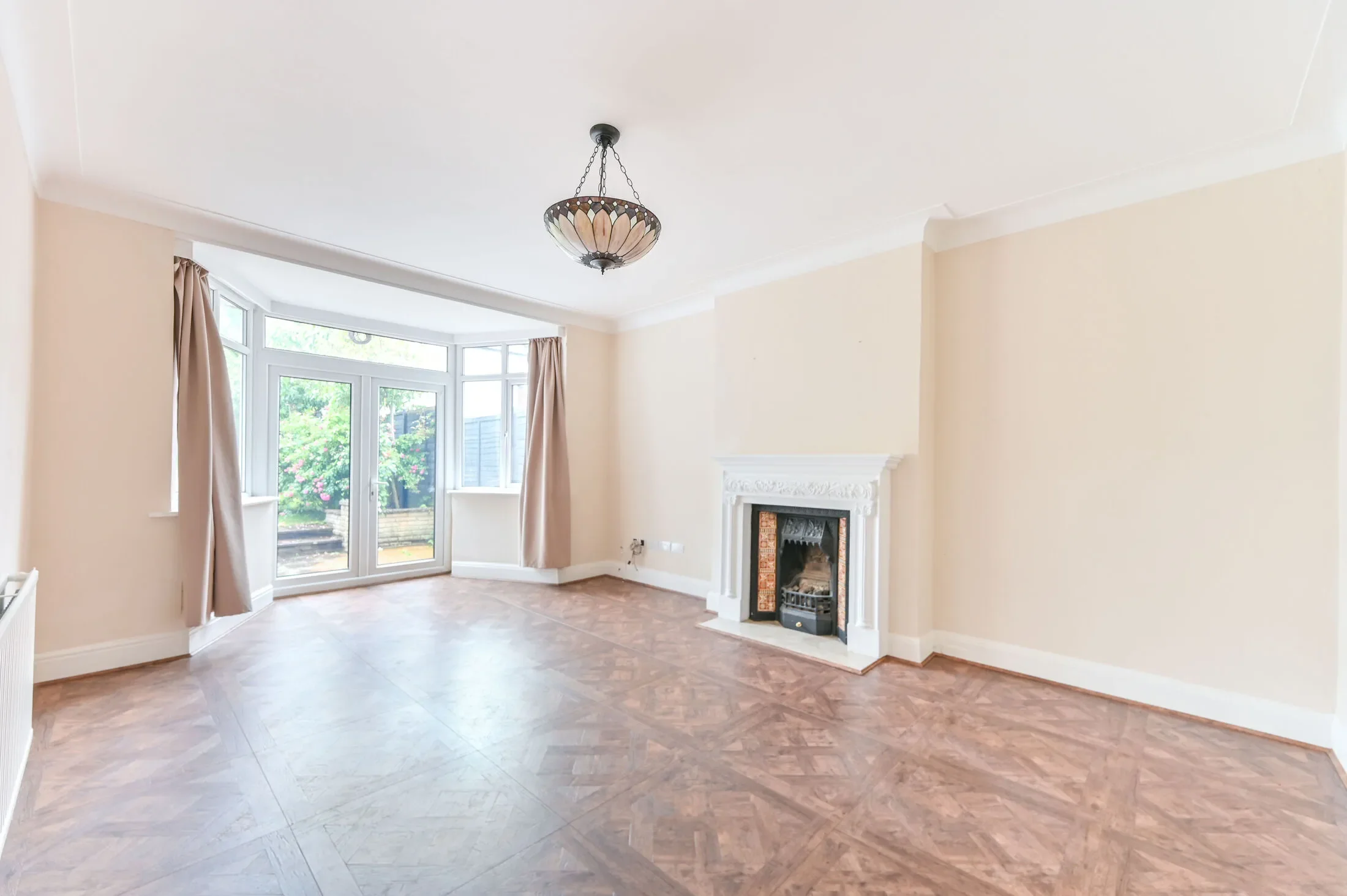 House Eversley Avenue in Greater London