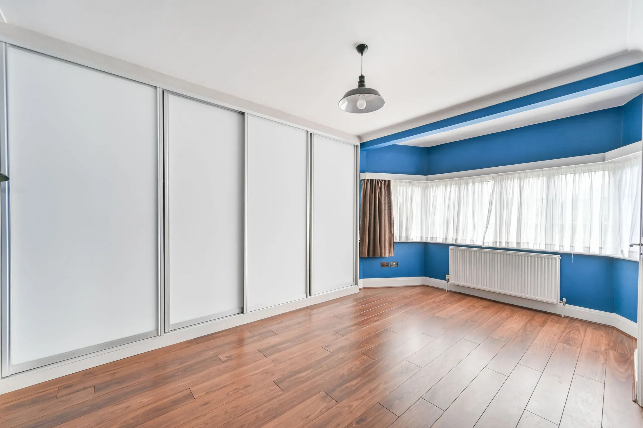 House Eversley Avenue in Greater London