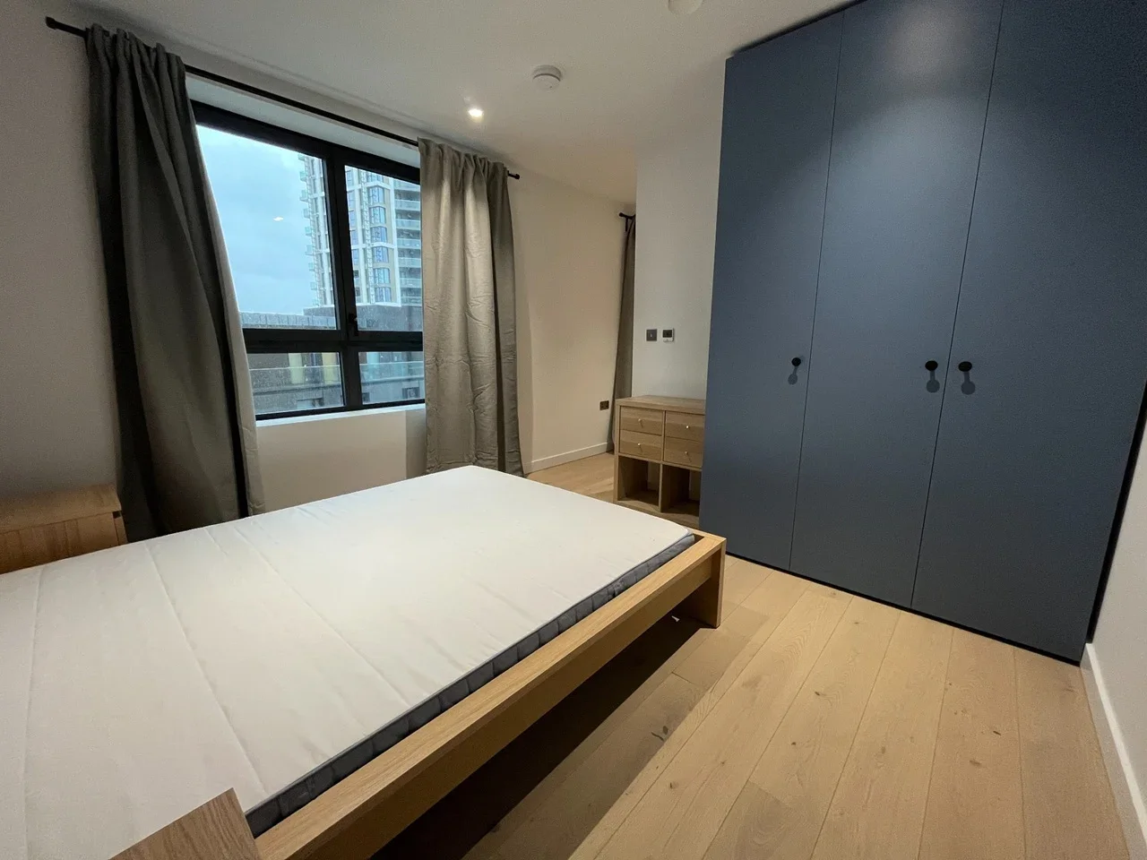Flat Chandlers Avenue in Greater London