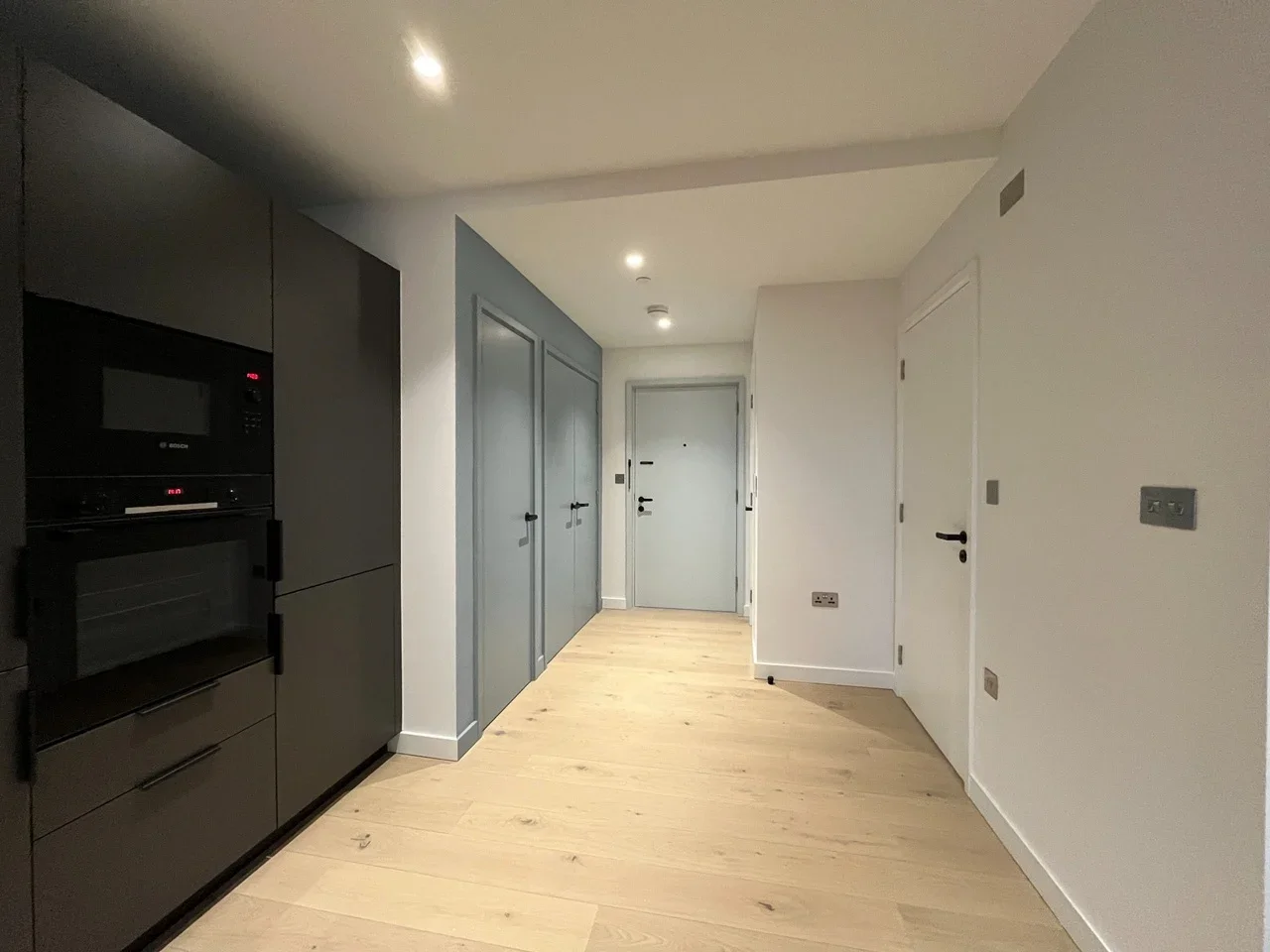 Flat Chandlers Avenue in Greater London