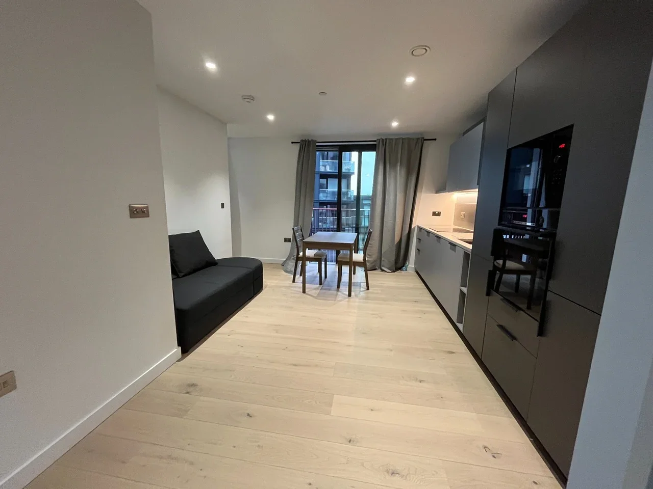 Flat Chandlers Avenue in Greater London