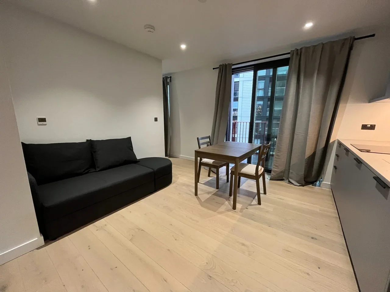 Flat Chandlers Avenue in Greater London