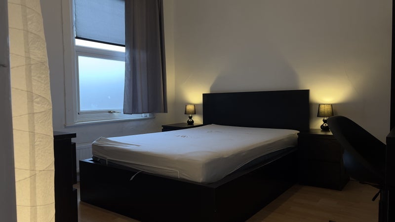 Room Chobham Road in Greater London