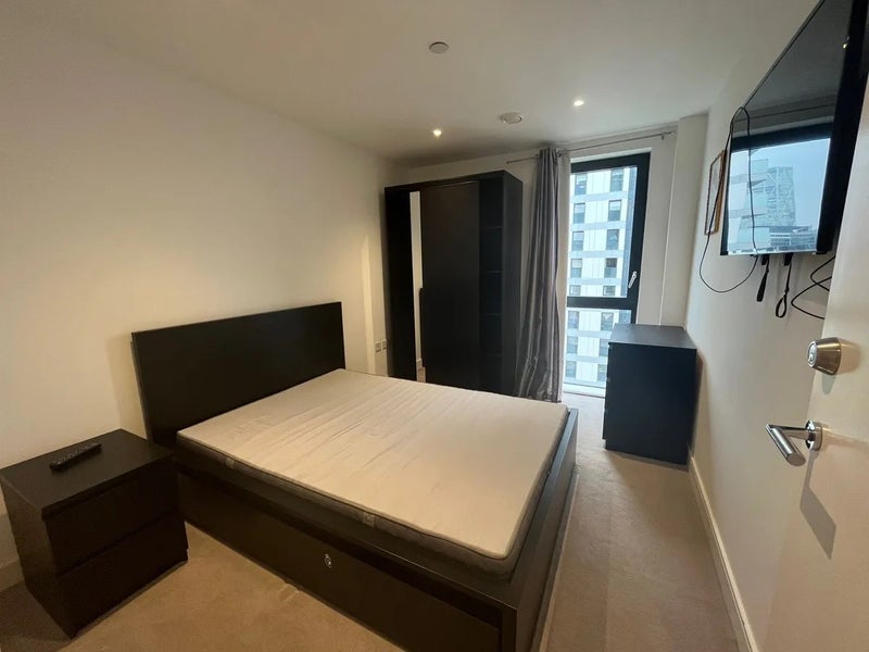 Room Commercial Street in Greater London