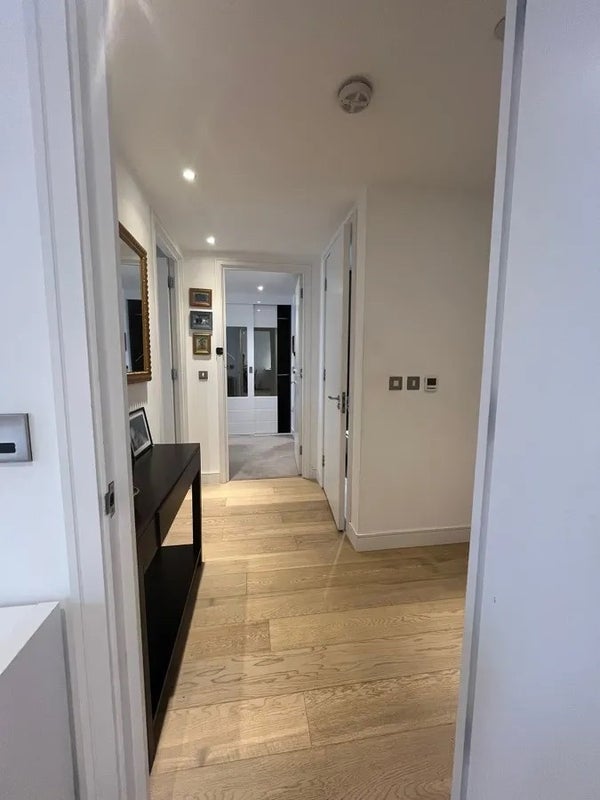 Room Commercial Street in Greater London