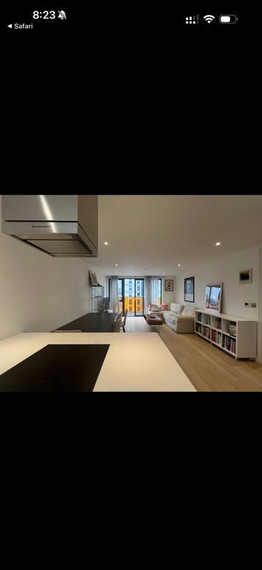 Room Commercial Street in Greater London