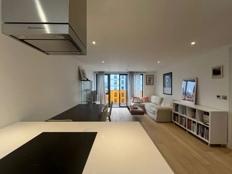 Room Commercial Street in Greater London