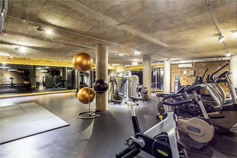 Room Commercial Street in Greater London