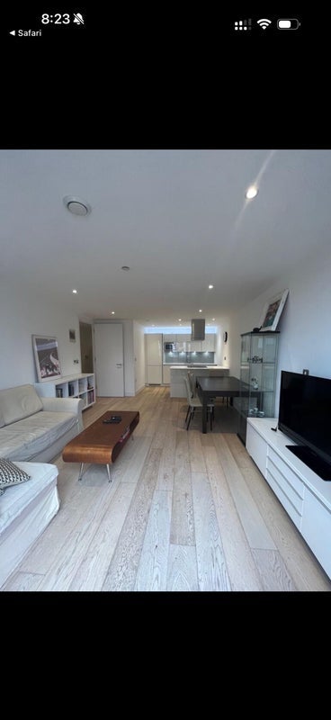 Room Commercial Street in Greater London