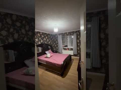 Room Manor Road in Greater London