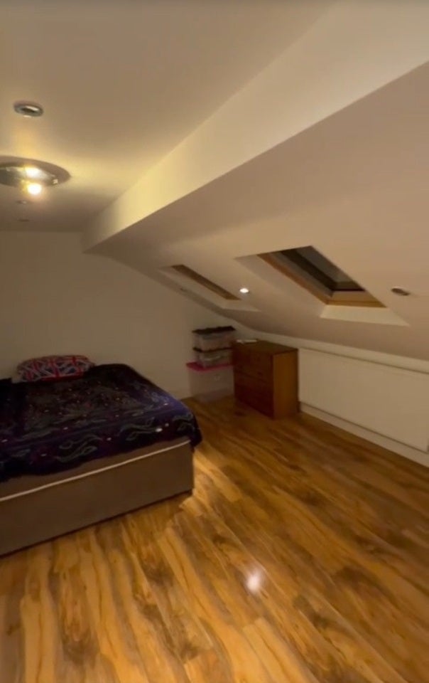 Room Manor Road in Greater London