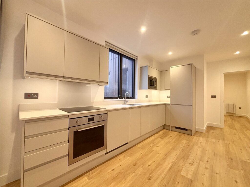 Flat Farnborough Road in Rushmoor