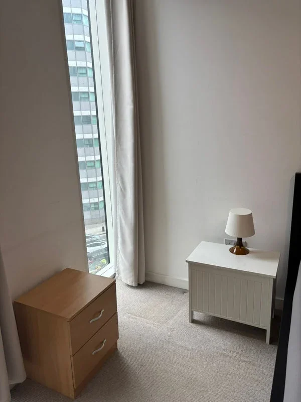 Flat Wellesley Road in Greater London