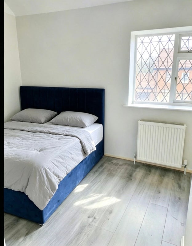 Room Asket Drive in Leeds