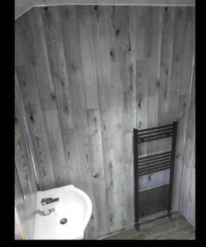 Room Asket Drive in Leeds