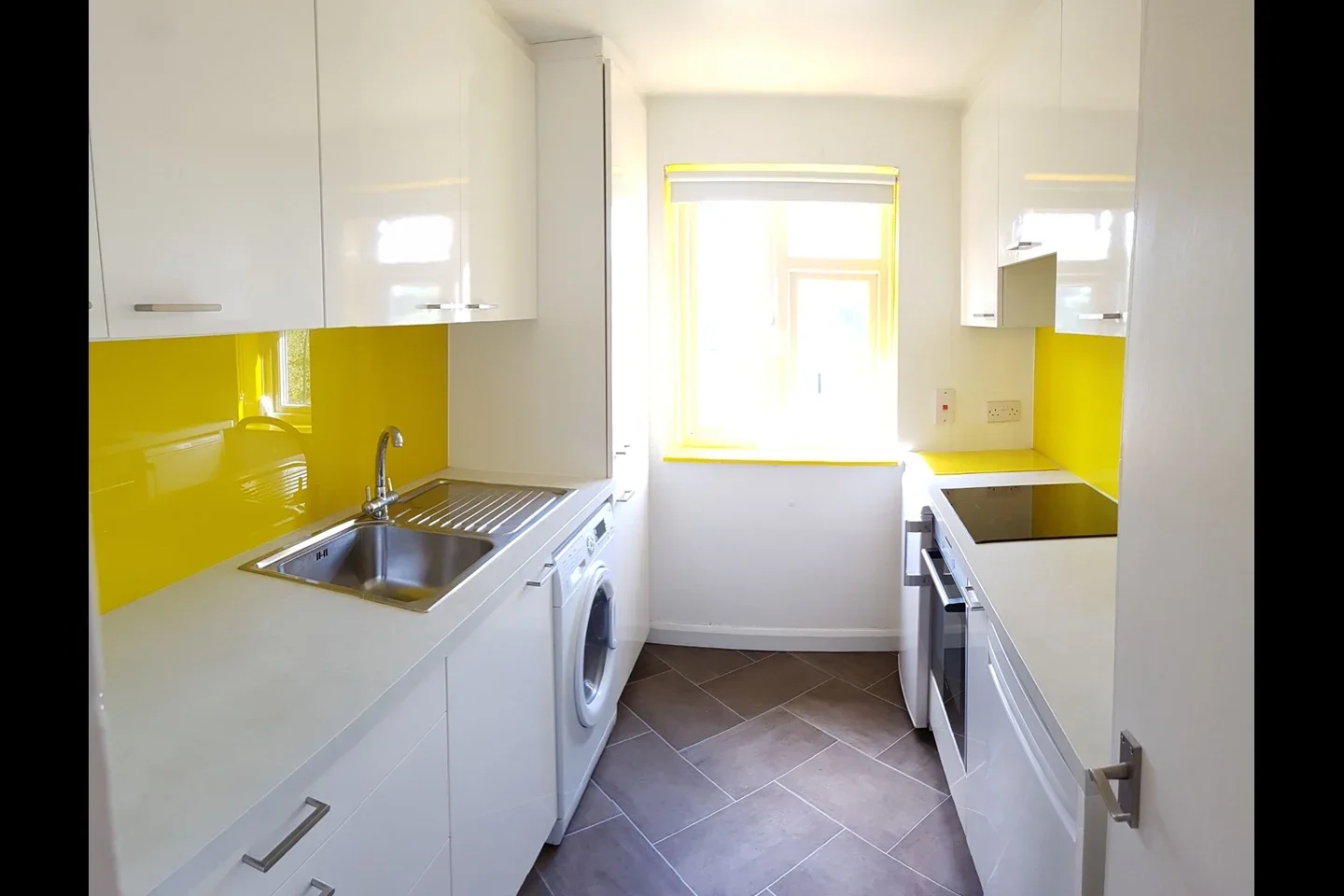 Flat Summerland Gardens in Greater London