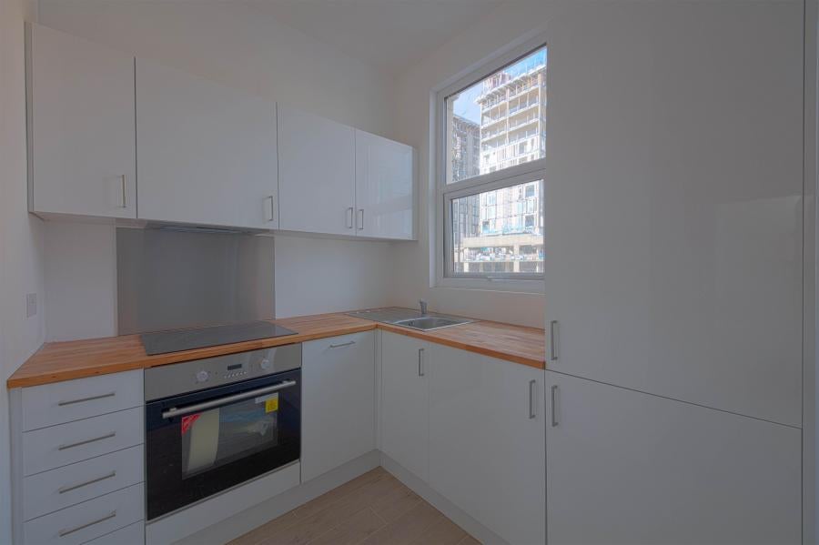Flat Queen Street in Maidenhead
