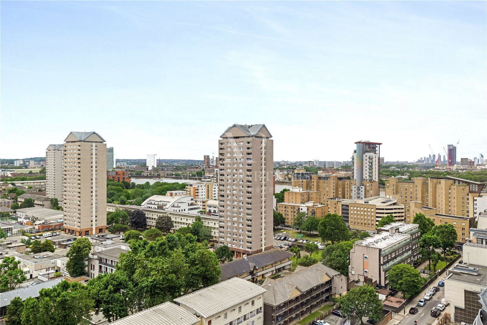 Flat Hertsmere Road in London