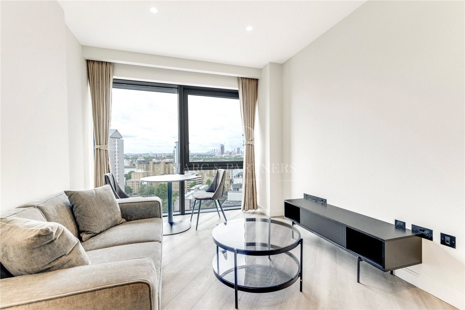 Flat Hertsmere Road in London