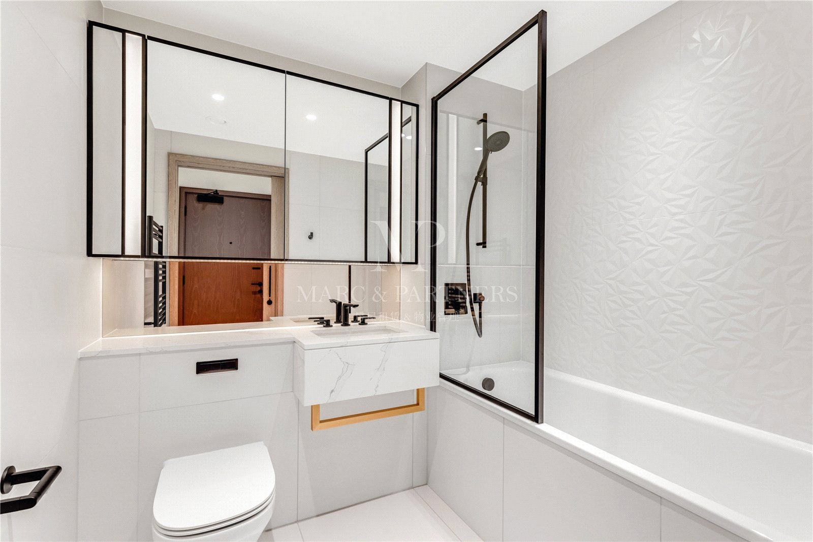 Flat Hertsmere Road in London